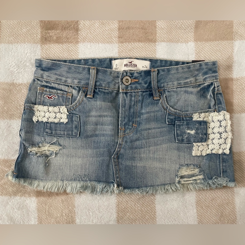 Hollister Lightwash Blue Denim Skirt with Patches NWT size 0